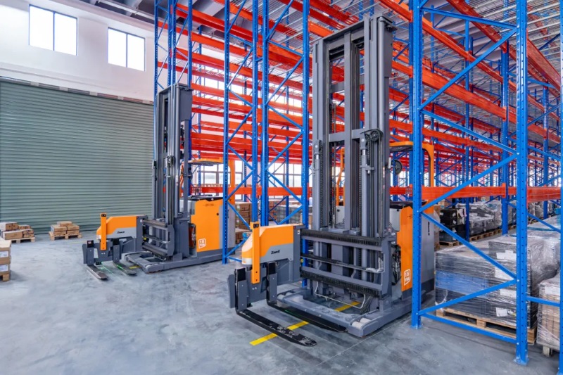 VNA forklift