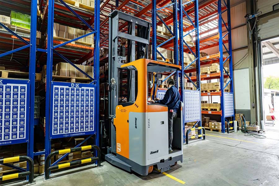 A tecnologia Zowell Narrow Aisle capacita a indústria de rolamentos, obtendo um duplo aprimoramento da capacidade do armazém e da eficiência logística